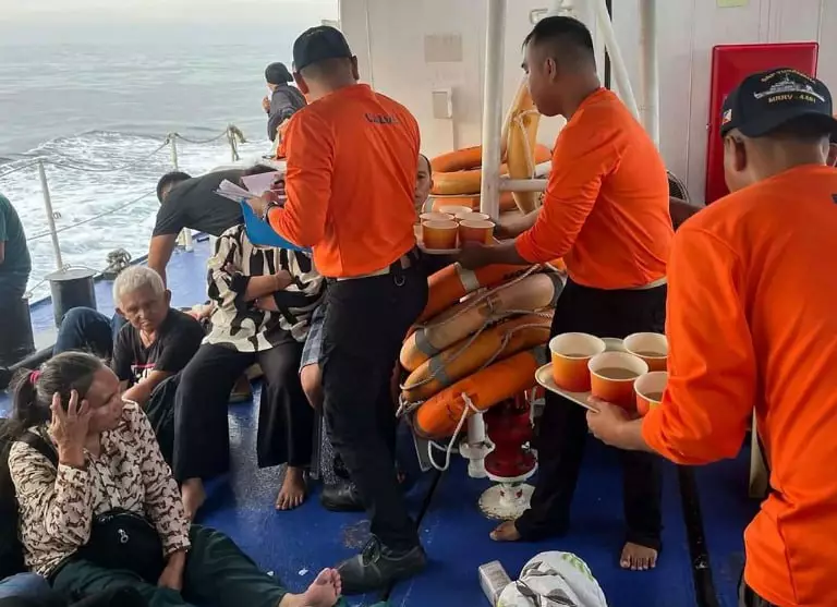 Филиппин жағалауында ірі апат: 350 адам мінген паром суға батып кетті