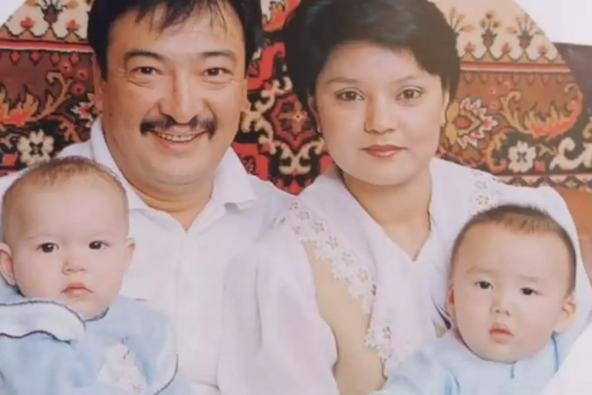 "Шаңырағымызды тағы бір қайғы торлады": Асанәлі Әшімовтің отбасы тағы қара жамылды