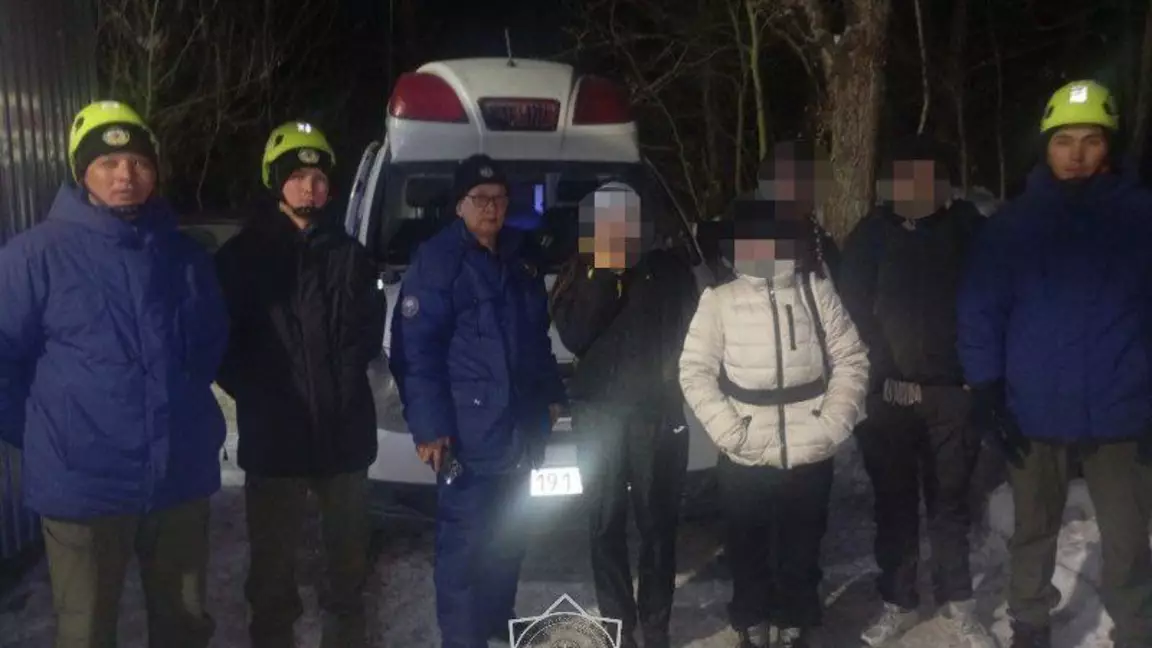 Құлап, басынан жарақат алған: Алматы тауларында бес турист құтқарылды