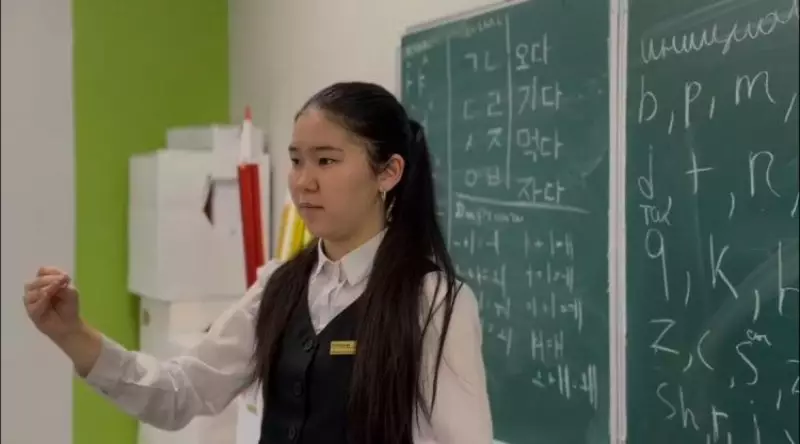 Школьница, говорящая на девяти языках, начала преподавать в Павлодаре