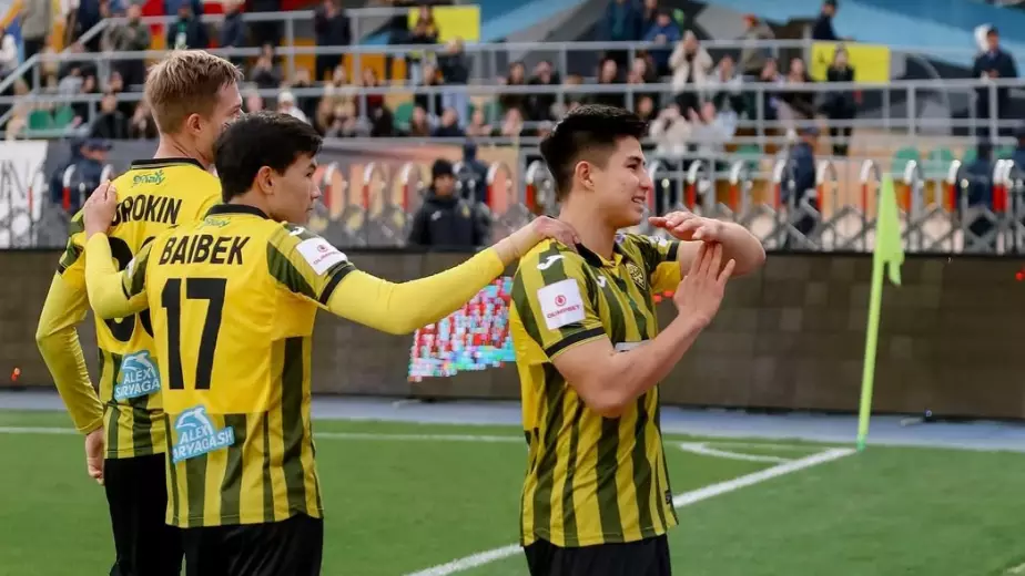 "Кайрат" прилетел на последний матч Лиги чемпионов с "Арсеналом"