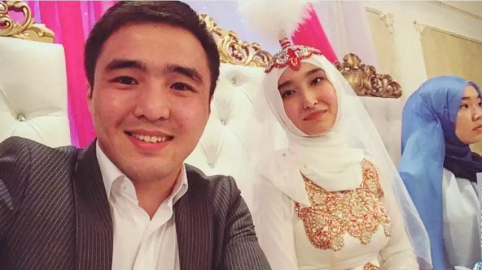 "Анамның ұнатқан қызына үйлендім": Елдос Сметов әйелін өзі таңдамағанын айтты (ВИДЕО) 