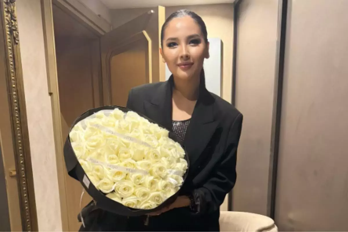 "Әлсіздік таныттым": Айдана Меденова орамалын не үшін шешкенін түсіндірді