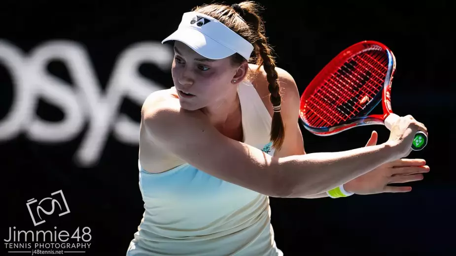 Рыбакина уверенно вышла в четвертьфинал Australian Open-2026