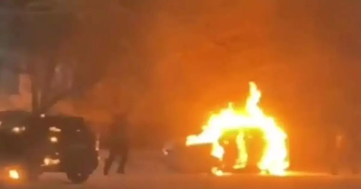  Две полицейские машины поджег пенсионер в Семее 