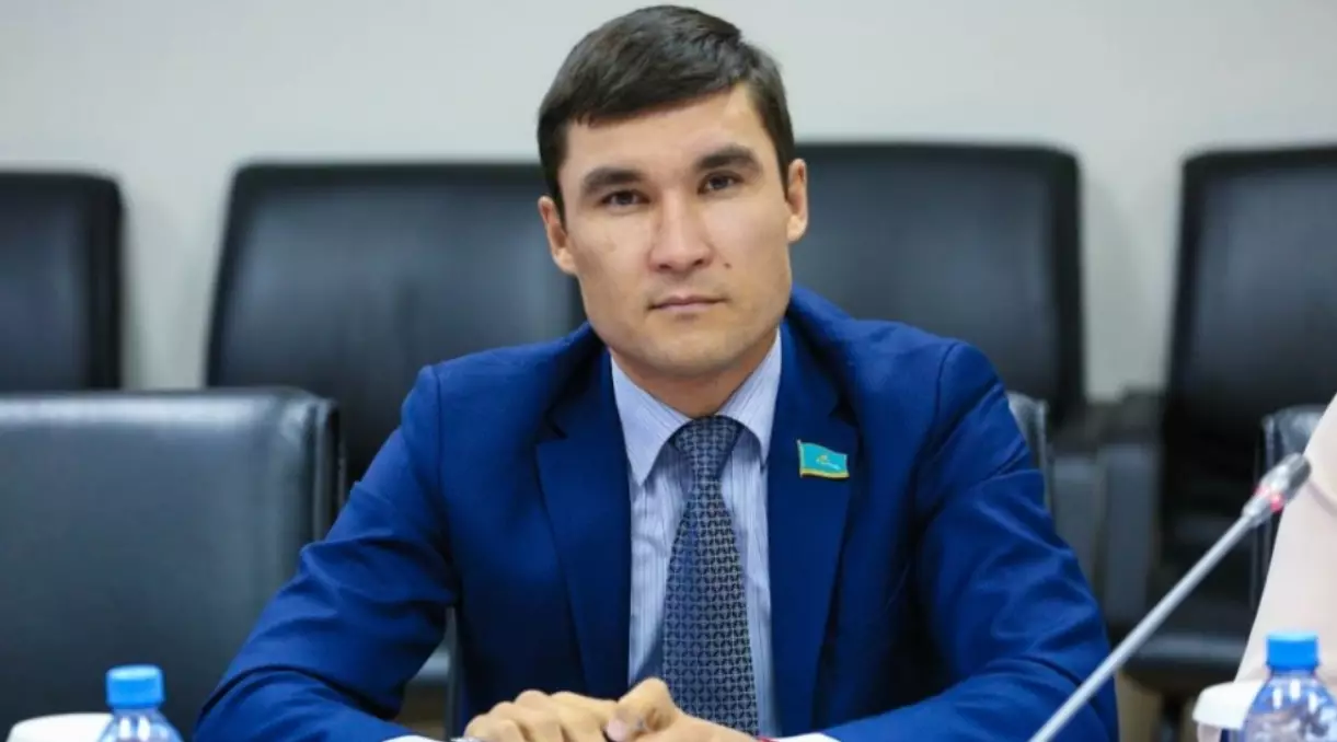 Аким Карагандинской области прокомментировал конфликт Сапиева со своим замом