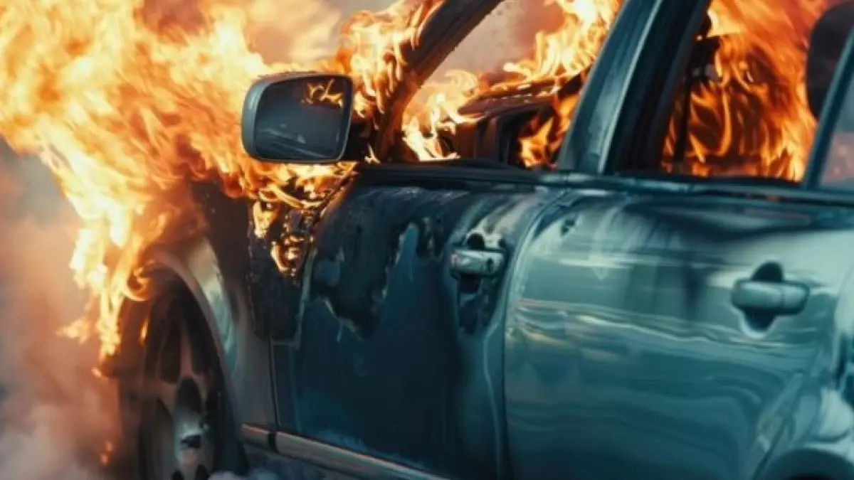 Семейде полицейлердің екі көлігін өртеген зейнеткер ұсталды