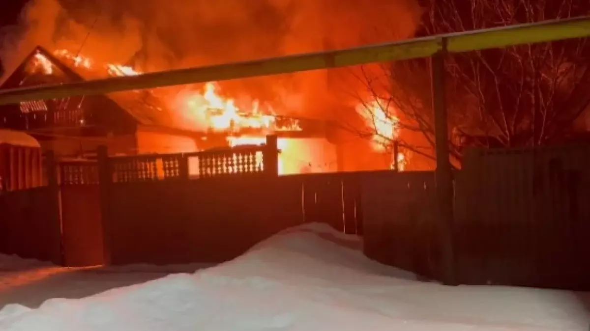 Батыс Қазақстанда өртенген үйден 3 адамның денесі табылды (ВИДЕО)