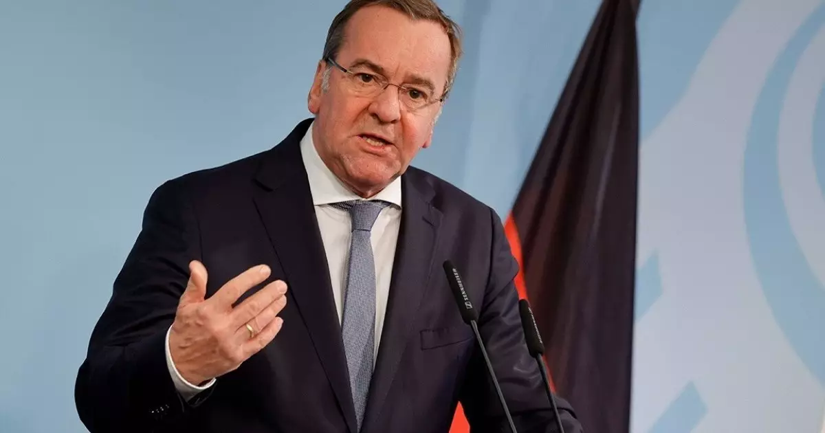  Германияның қорғаныс министрі: Трамп НАТО сарбаздары туралы айтқаны үшін кешірім сұрасын 