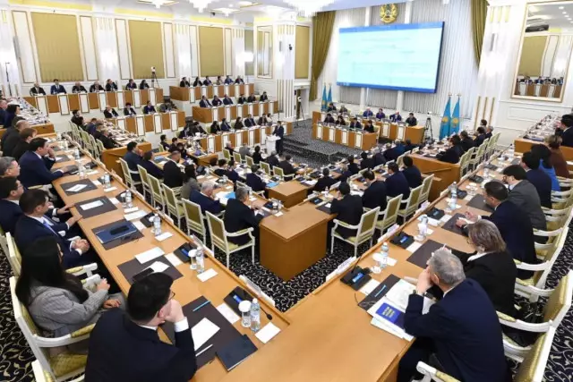 Конституциялық реформа: Президент өкілеттігі мерзімінен бұрын тоқтатылған жағдайда қолданылатын тәртіп түсіндірілді