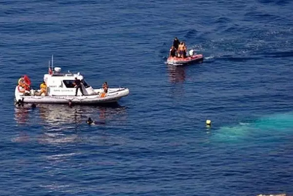 В Средиземном море затонула лодка с нелегальными мигрантами