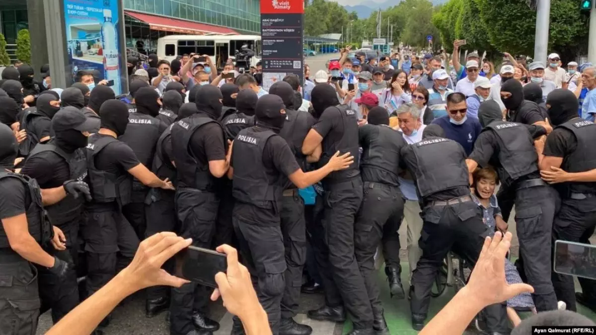 Конституцияда митингілер өткізуге шектеу қою негіздері кеңейтіледі