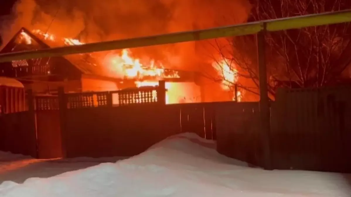 “Үш адамның денесі табылды”. Қайғылы жағдай: БҚО-да жеке тұрғын үйден өрт шықты 