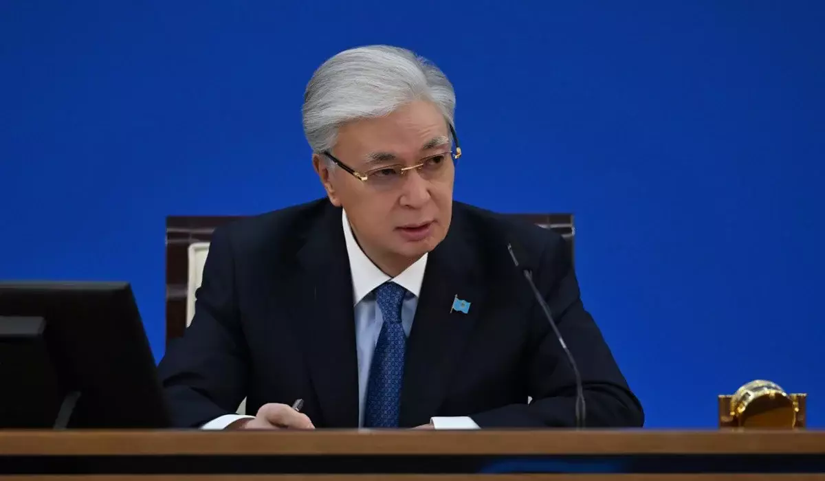 «Деструктивті контент»: мемлекет басшысы ЖИ ақпараттық қаруға айналуы мүмкін екенін айтты