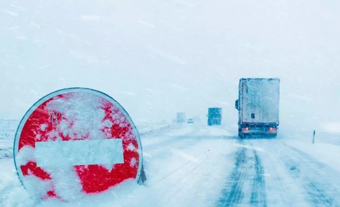 Движение временно ограничили в двух областях Казахстана