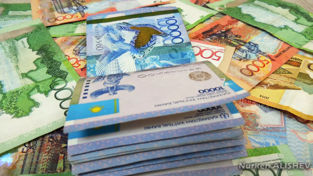 Ұлттық банк ескі 10 000 теңгелік банкноттар айналымнан қашан шығатынын мәлімдеді