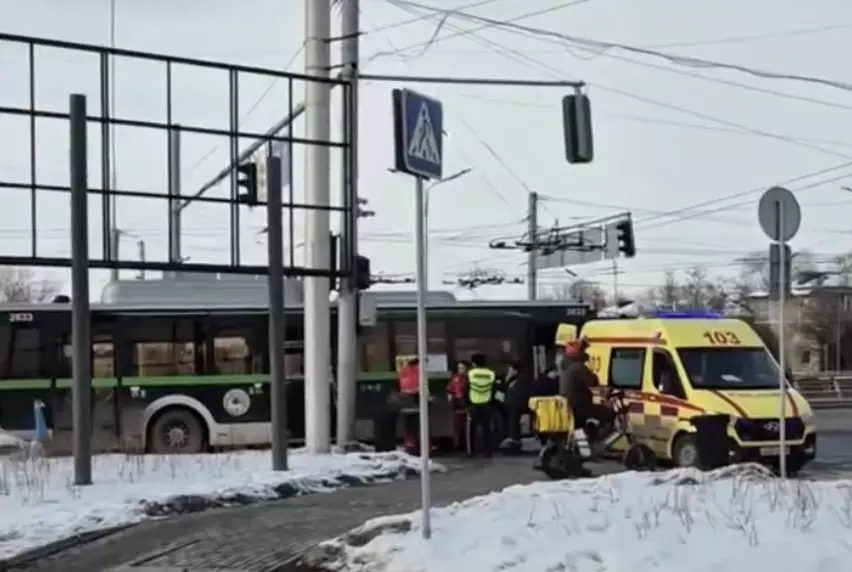 Жолаушы тежегішті басып үлгерген: Алматыда автобус жүргізушісі қайтыс болды