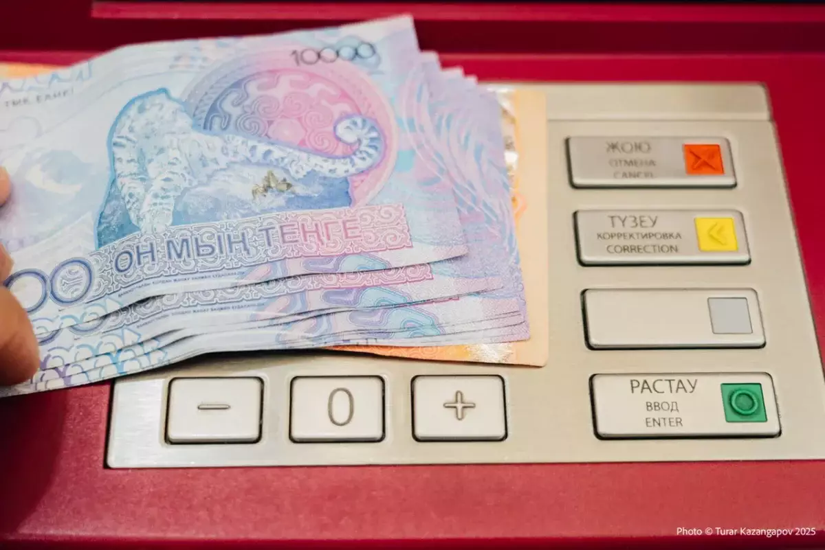 «Нельзя каждый месяц собирать на той»: Минфин назвал признаки подозрительных переводов