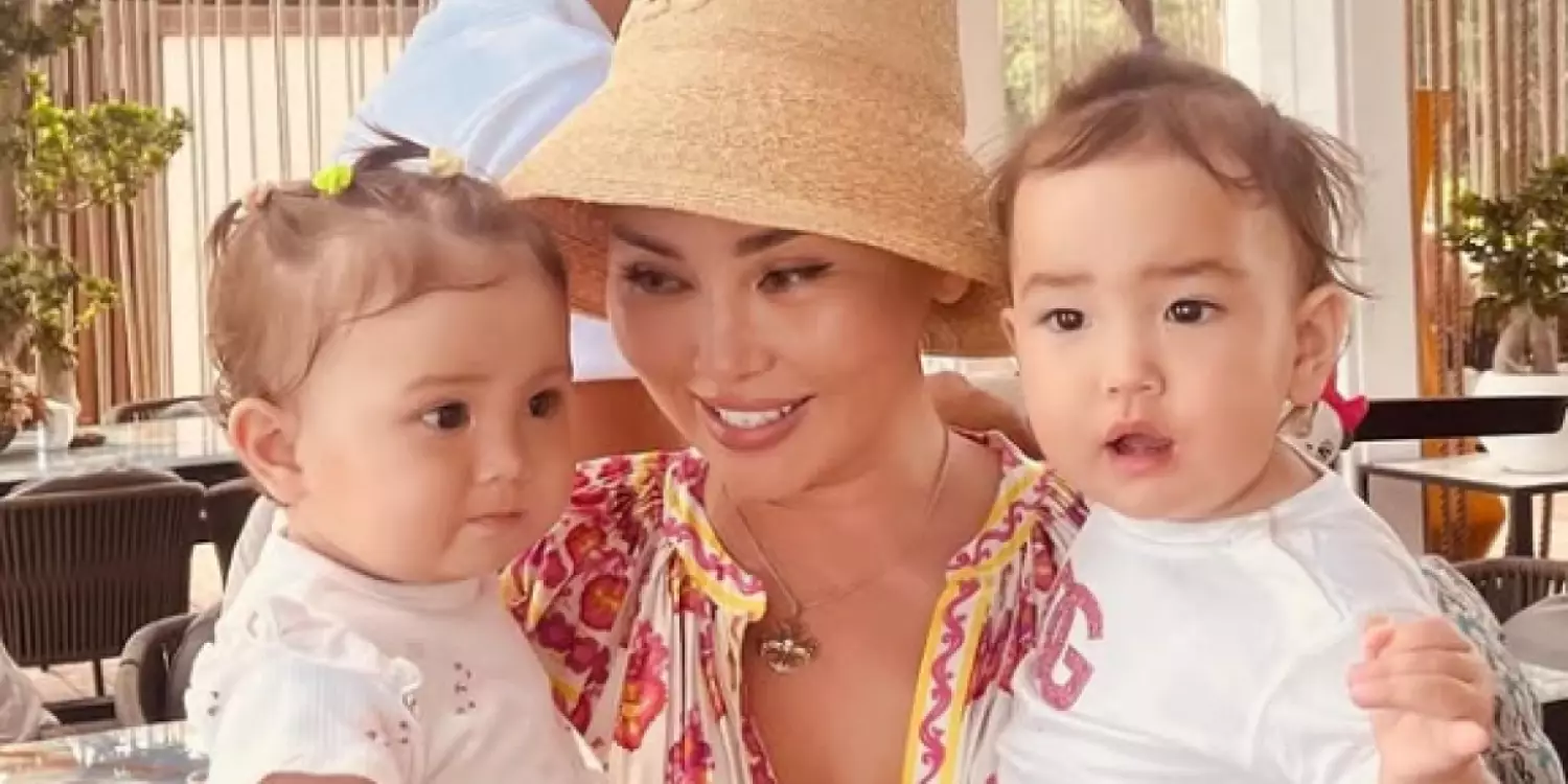 Баян Алагөзова отбасымен Гонконгтағы демалысын көрсетті