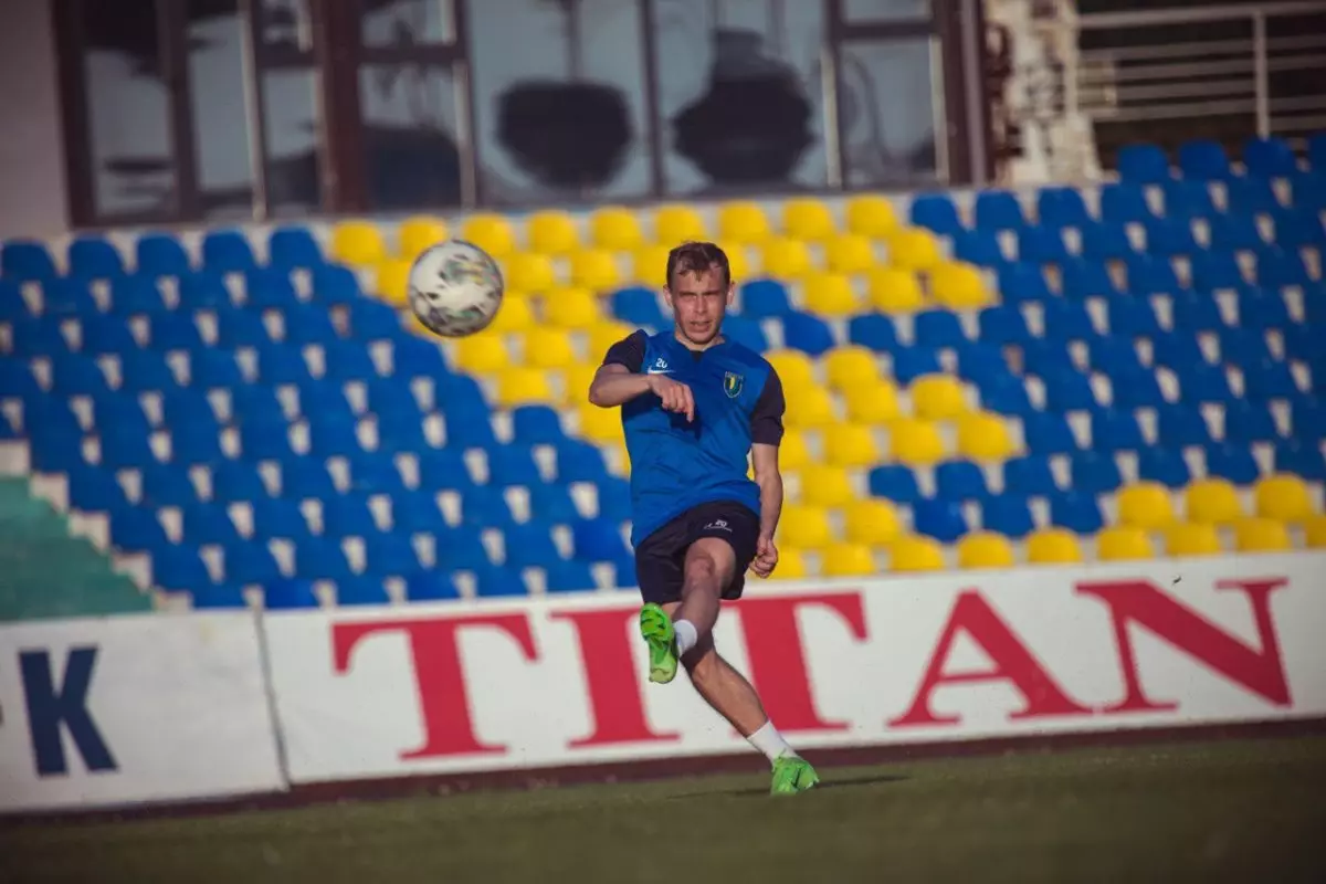 Алдап кете береді, орысша біліп тұрса да қазақша сөйлейді – «Мақтааралда» ойнаған беларусь футболшысы