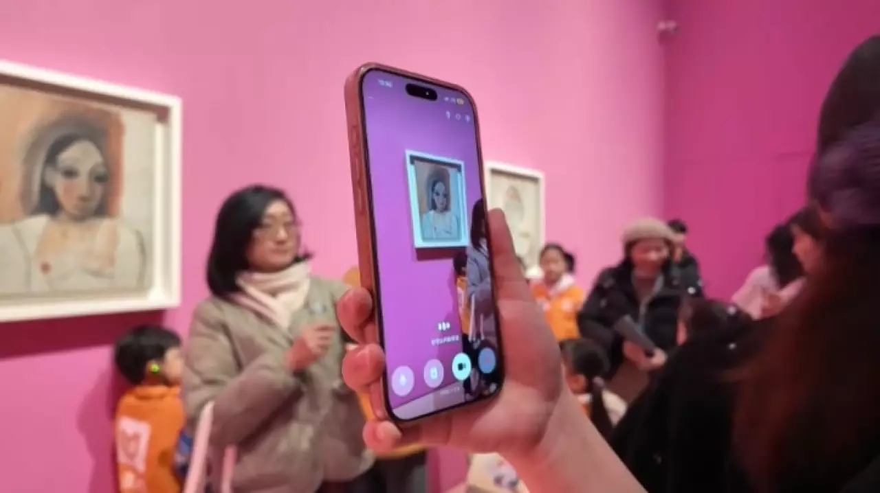 ИИ-гида запустили в музее искусств в Шанхае