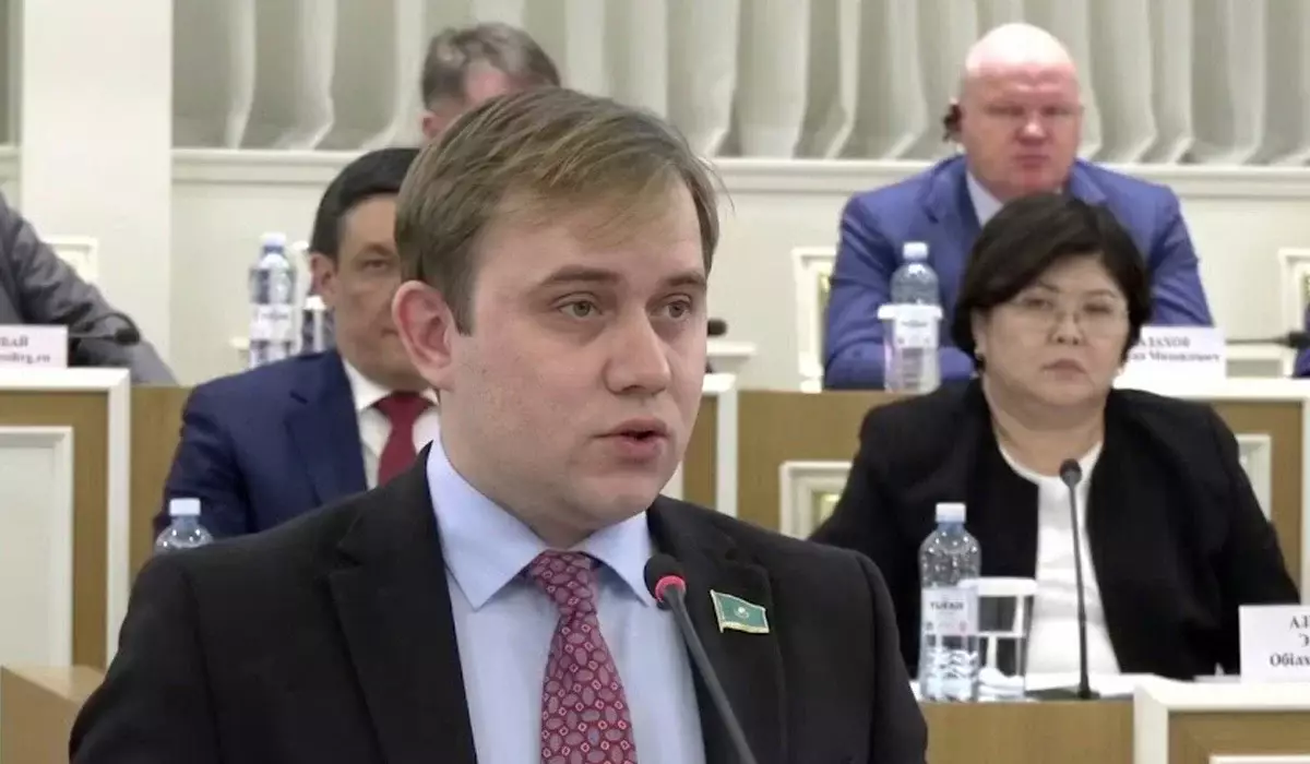 «AMANAT» депутаты Халық кеңесін Конституцияда бекіту жөніндегі түзетулерді қолдады