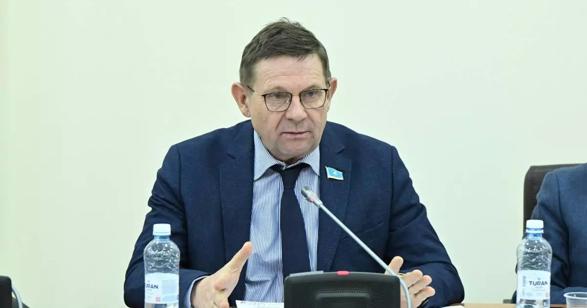  Сергей Пономарев: Конституцияда «Таза Қазақстанды» бекіту арқылы болашақ ұрпақ алдында жауапкершілік танытамыз 