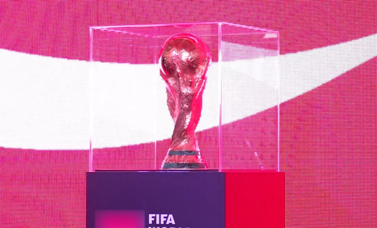 Подарок для фанатов футбола: Кубок чемпионата мира - в Алматы