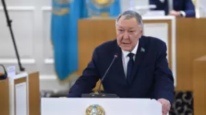 «Еңбек бостандығының» орнына «еңбекке құқық» – белгілі заңгер Конституцияға өзгерістер туралы пікір білдірді