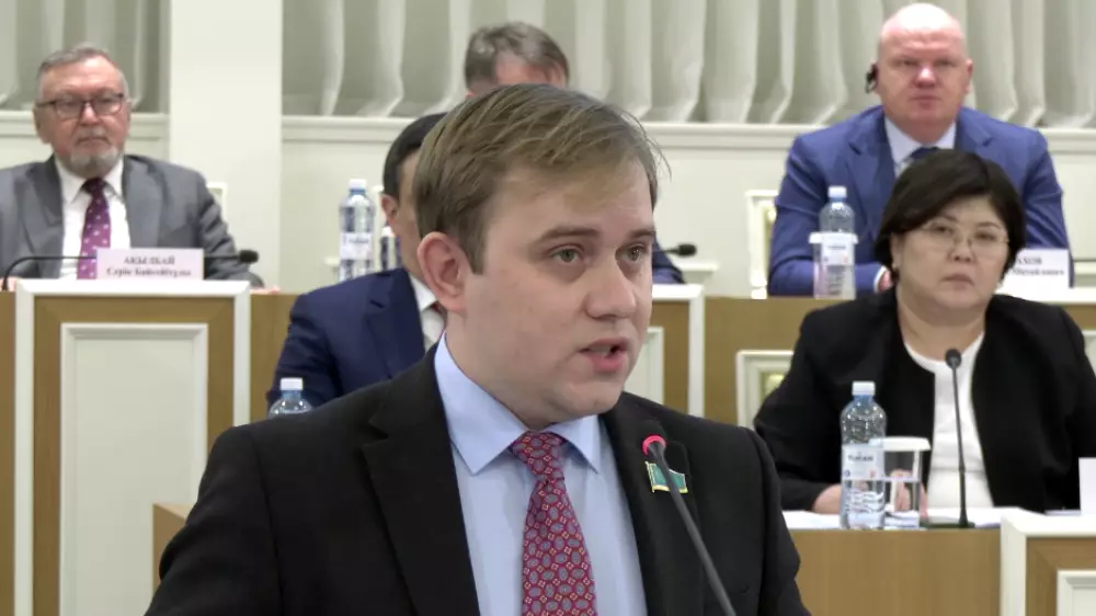 Поправки в Конституцию: гарантии свободы слова и право на мирные собрания сохраняются в прежнем объеме