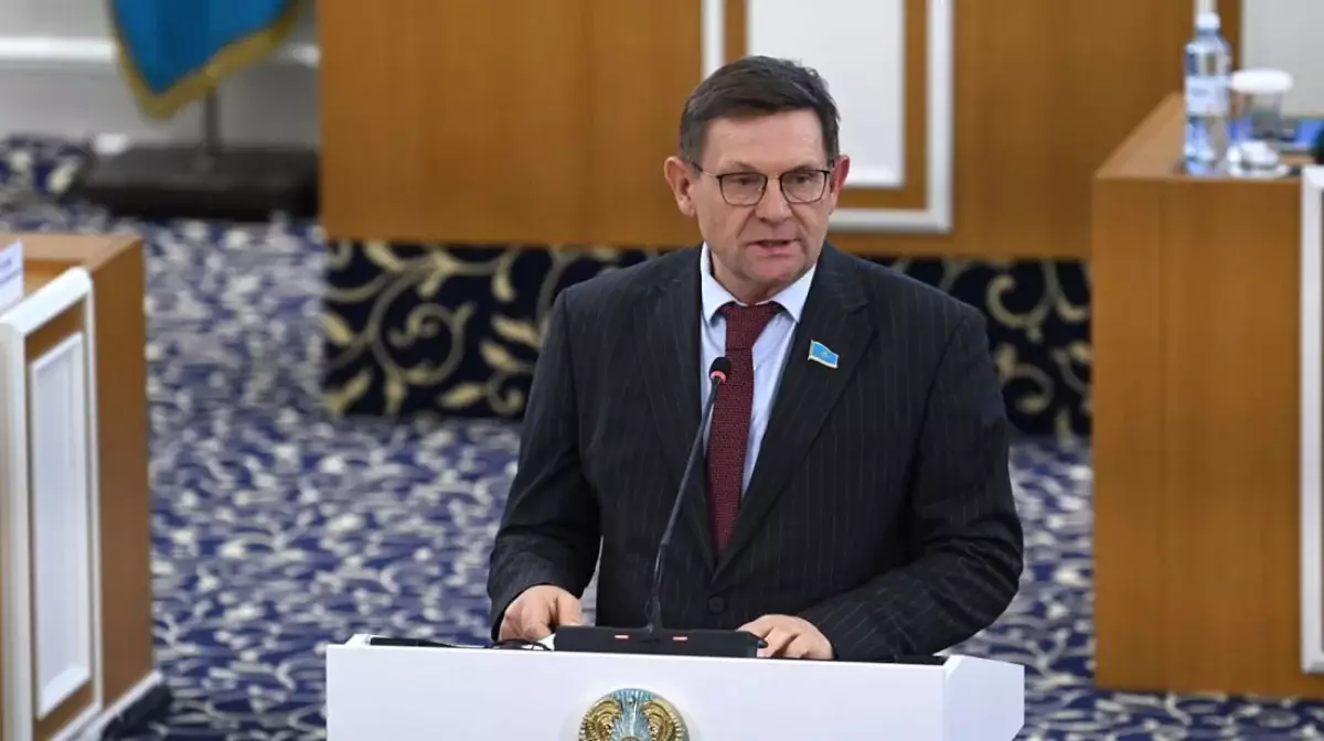 Депутат Пономарев: закрепляя в Конституции «Таза Қазақстан», мы сохраняем ответственность перед будущим поколением