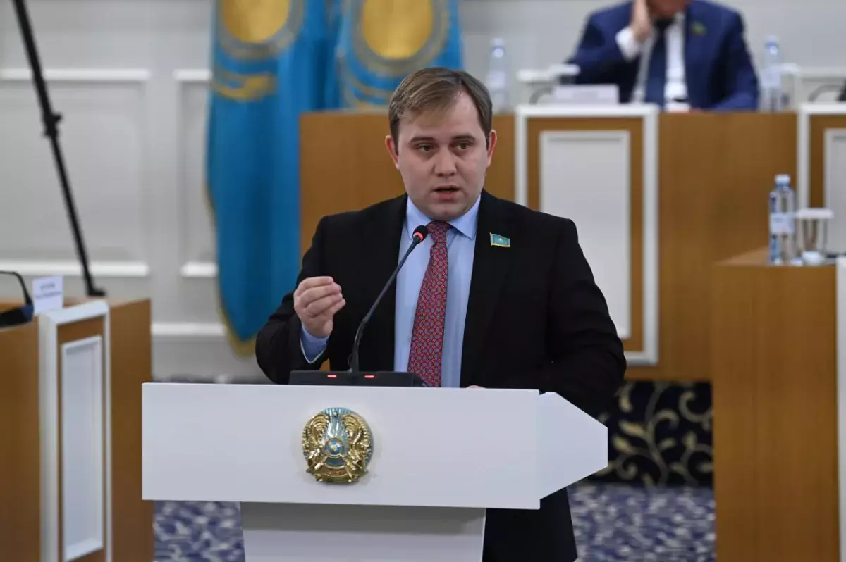 Гарантии свободы слова и права на мирные собрания сохраняются в прежнем объеме – депутат о поправках в Конституцию РК