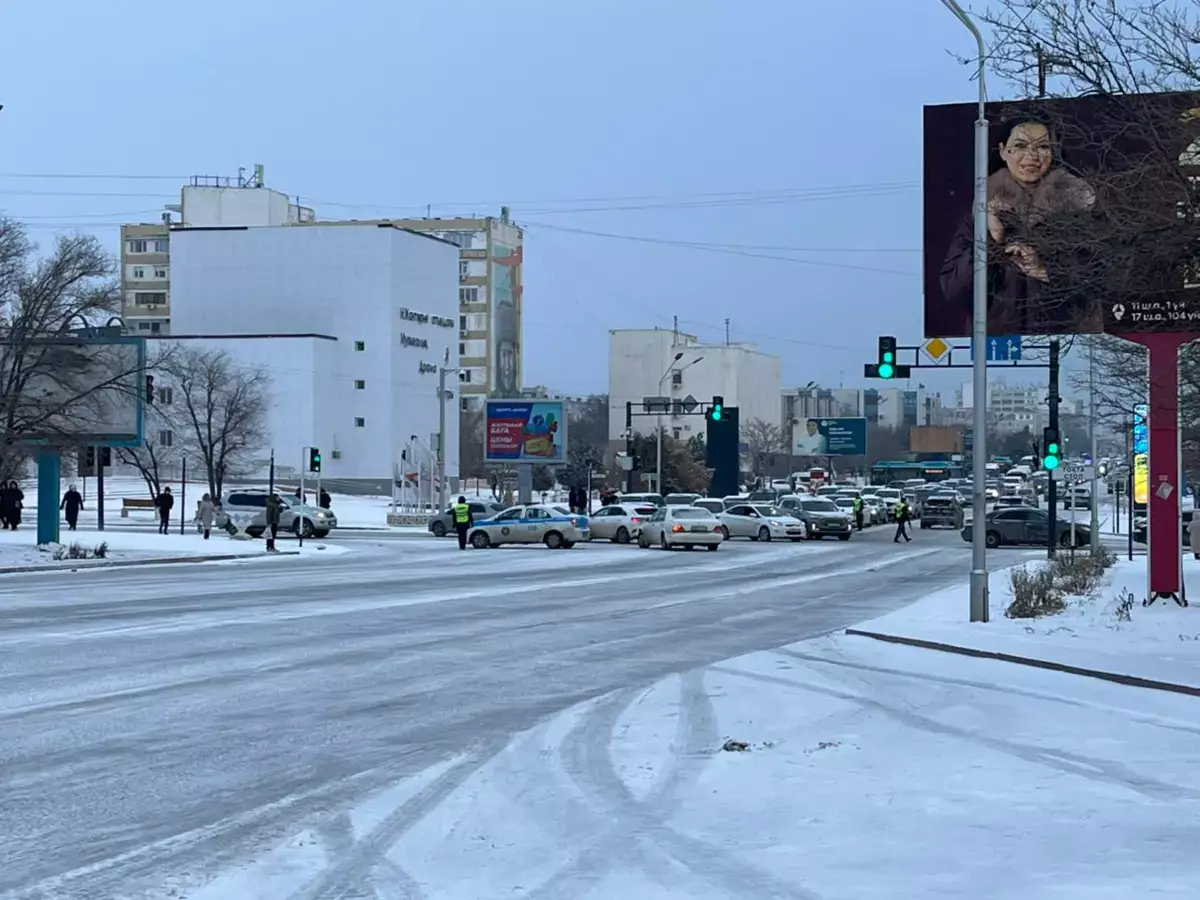 В Актау из-за гололёда перекрыли дорогу между двумя микрорайонами - новости на Lada.kz 26.01.2026