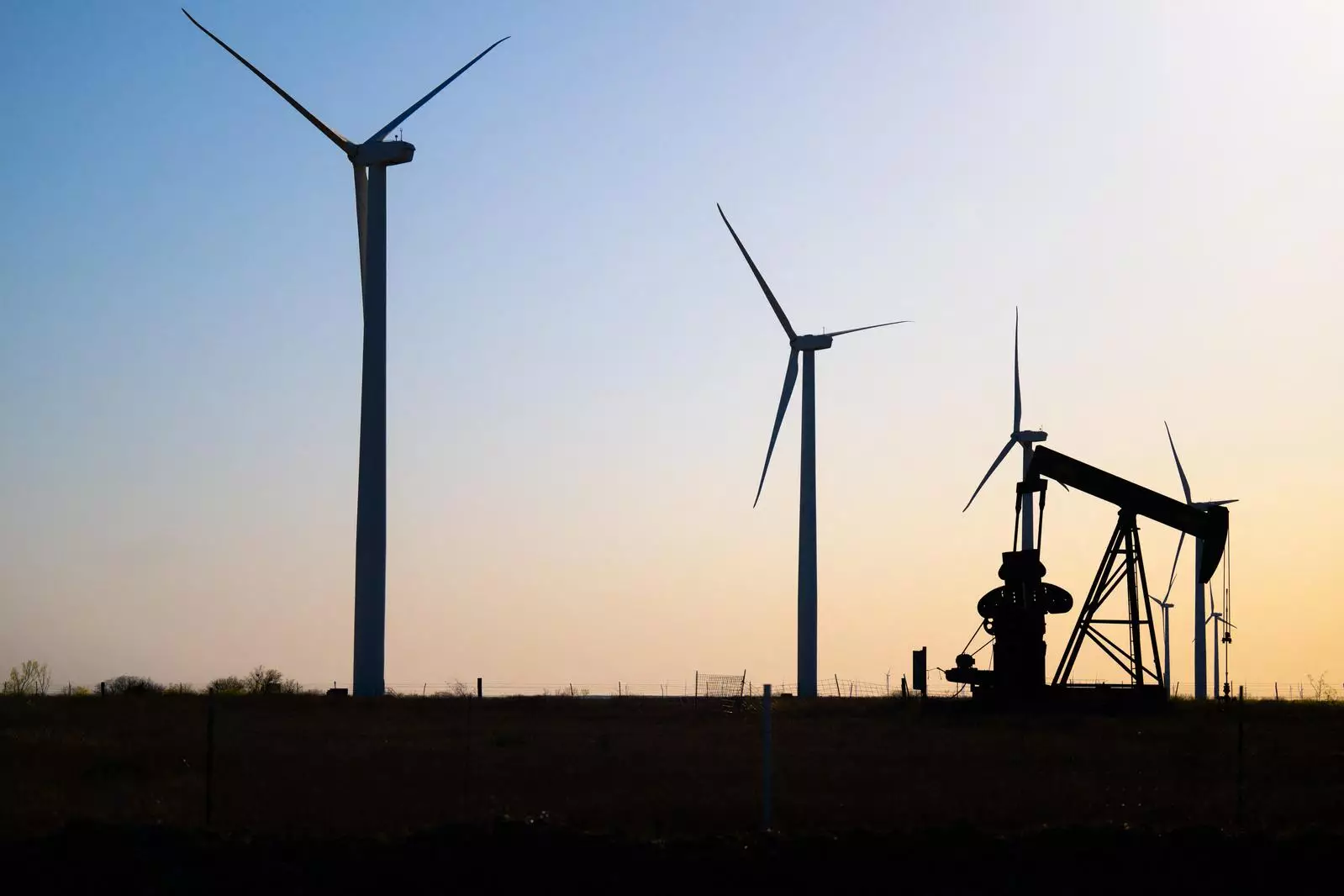 Возобновление добычи на крупном нефтяном месторождении в Казахстане.