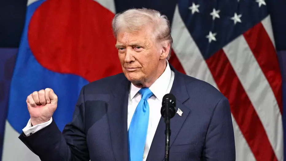 Трамп заявляет, что Южная Корея «не выполняет» условия торговой сделки, и повышает пошлины до 25% на ключевой импорт.