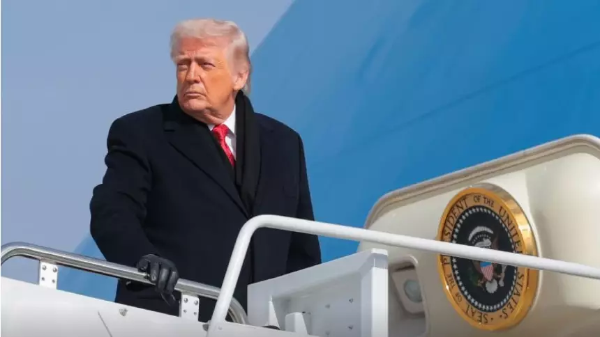 Импичмент қаупі: Трамп Гренландияға әскер жіберу жоспарынан бас тартты