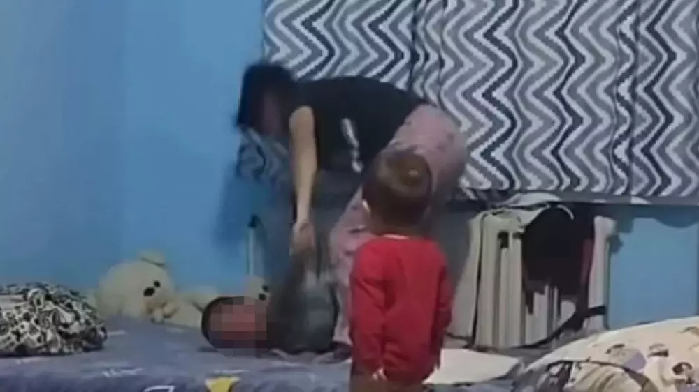 Мать, избившую 4-летнего сына в Нуркенте, арестовали
