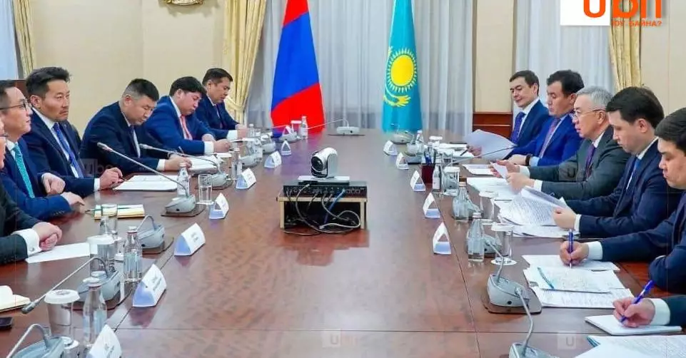 В Баян-Улгии и Казахстане достигнута договоренность об открытии новой автомобильной дороги.