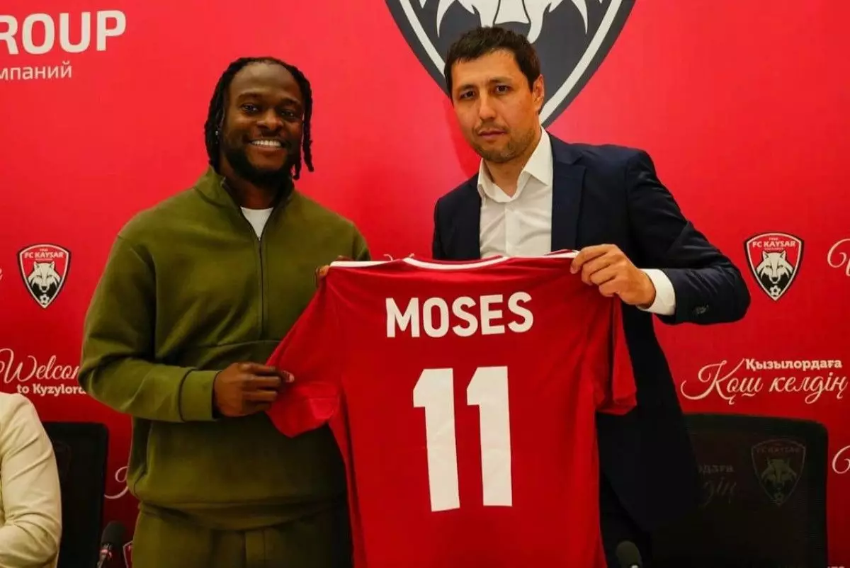 Виктор Мозестің «Қайсарда» қанша жалақы алатыны белгілі болды