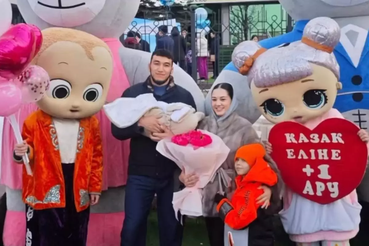 Еркін күрестен Қазақстаннан шыққан тұңғыш әлем чемпионы Ризабек Айтмұқан әке атанды