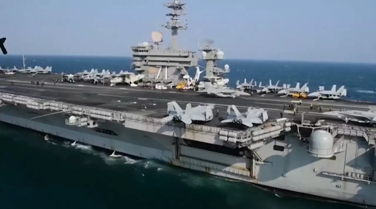 Трамп: АҚШ әскері Иранды қоршап тұр