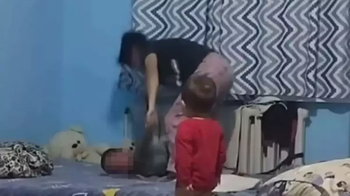 В Жетысу арестована мать, привязавшая и жестоко избившая собственного ребёнка