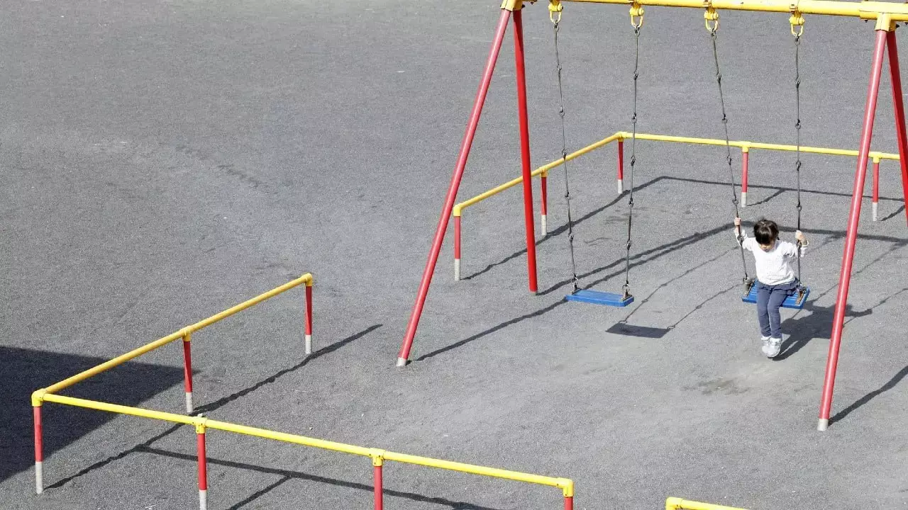 Жамбылда бөтен қызды ұрған әйел: Сот жеңіл жаза тағайындауының себебі белгілі болды