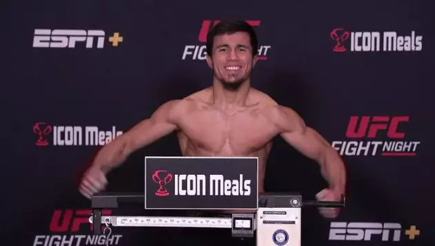 UFC-де сәтсіз айқақсан қазақ пен допингпен ұсталған өзбек бір-бірімен белдесетін болды