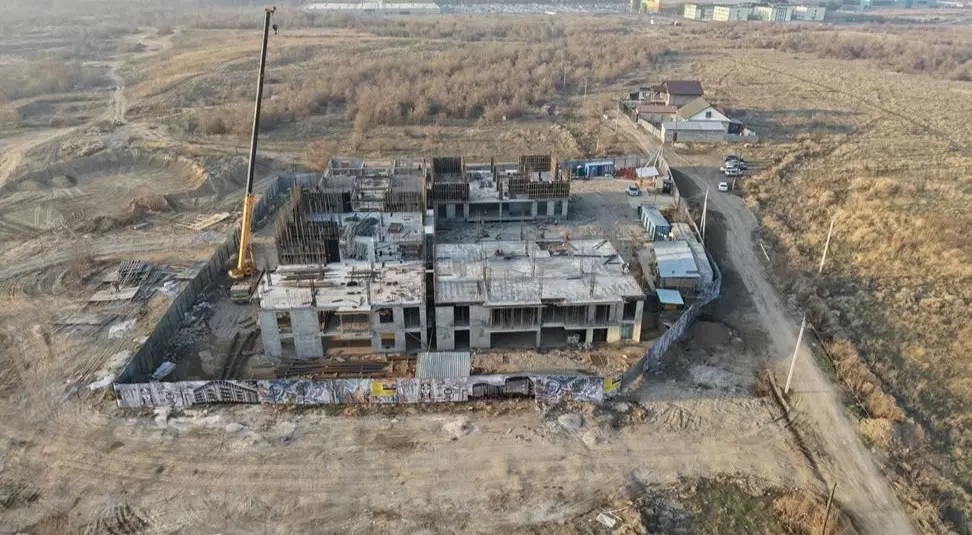Строительство двух ЖК возле аэропорта приостановили в Алматы
