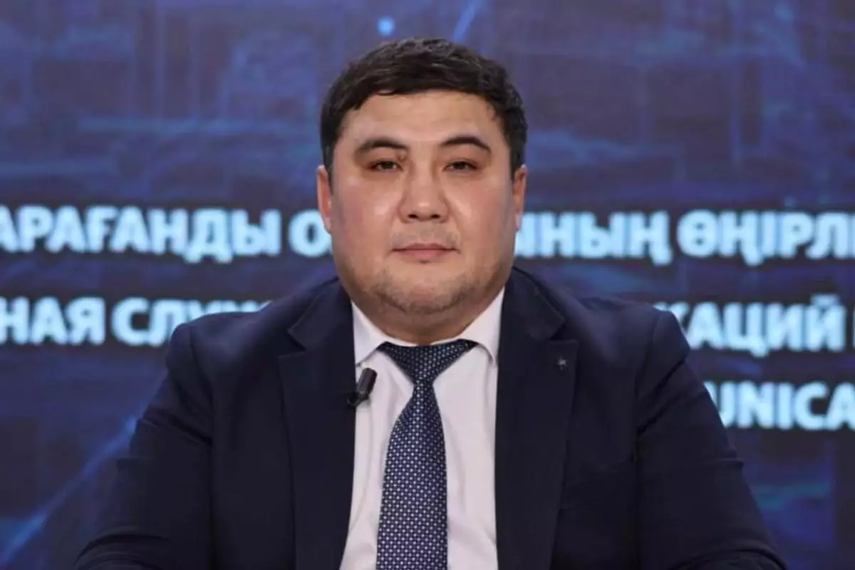 “Арандатуға ермеңіздер” — Серік Сәпиевті соққыға жықты деп айыпталған Дәурен Есімханов мәлімдеме жасады