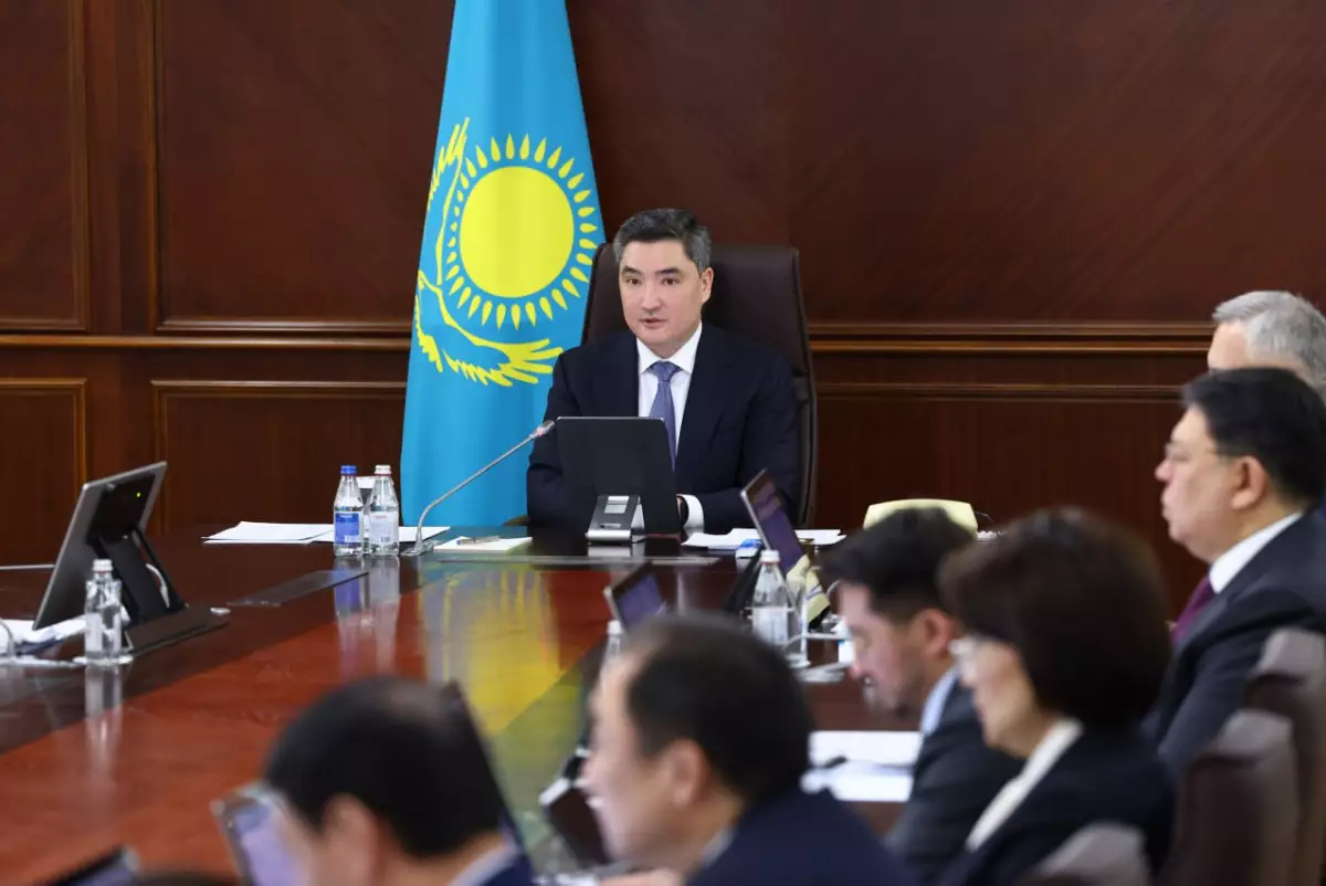 "Пристрастились к фастфуду": Бектенов поручил Минздраву контролировать питание детей