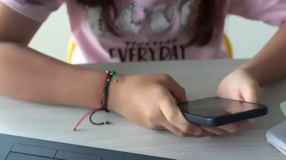 Телефоны и соцсети под контролем: в Казахстане обсуждают новые ограничения для детей