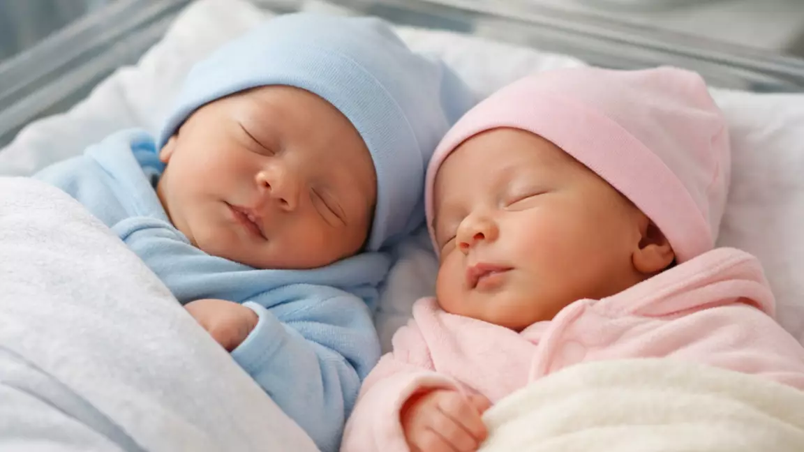 Алматыда бір жылда шамамен 300 жұп егіз дүниеге келген