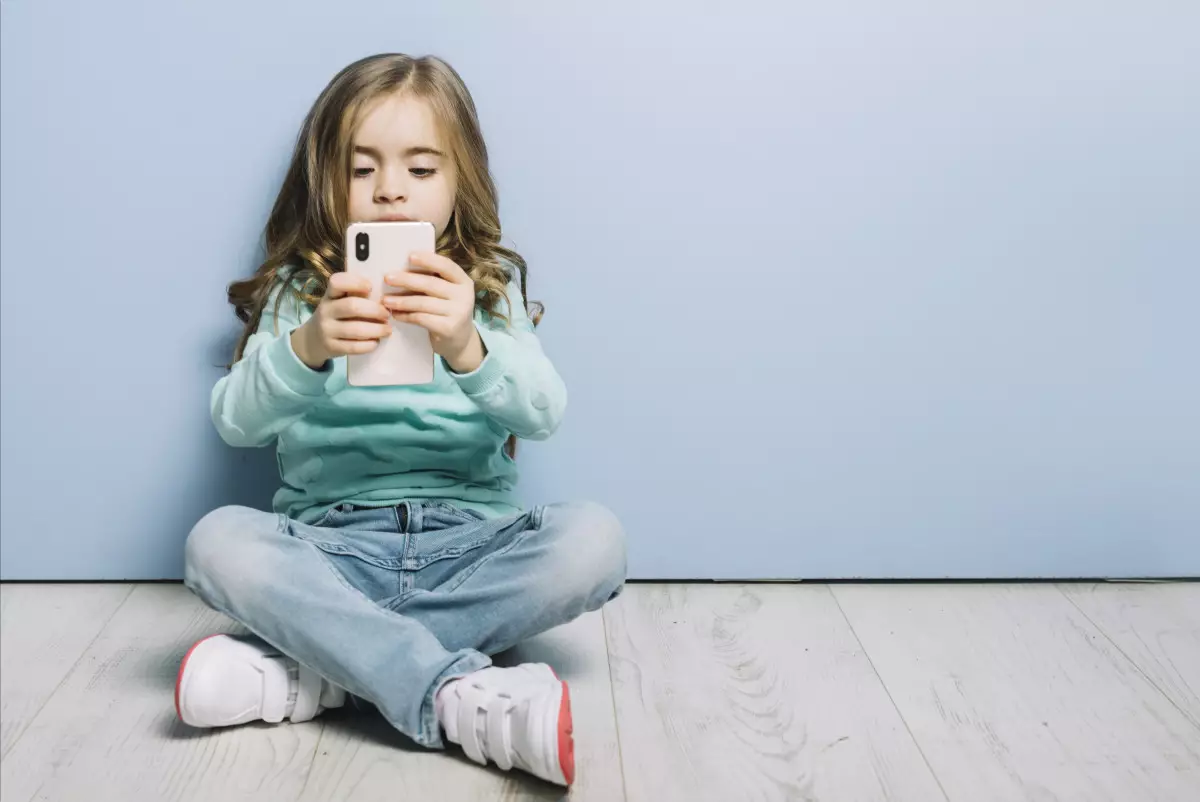 Нацсобрание Франции приняло законопроект о запрете соцсетей для детей